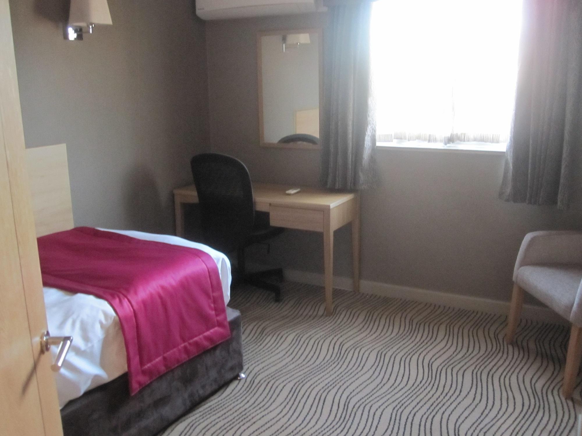 Best Western Heath Court Hotel نيوماركت المظهر الخارجي الصورة