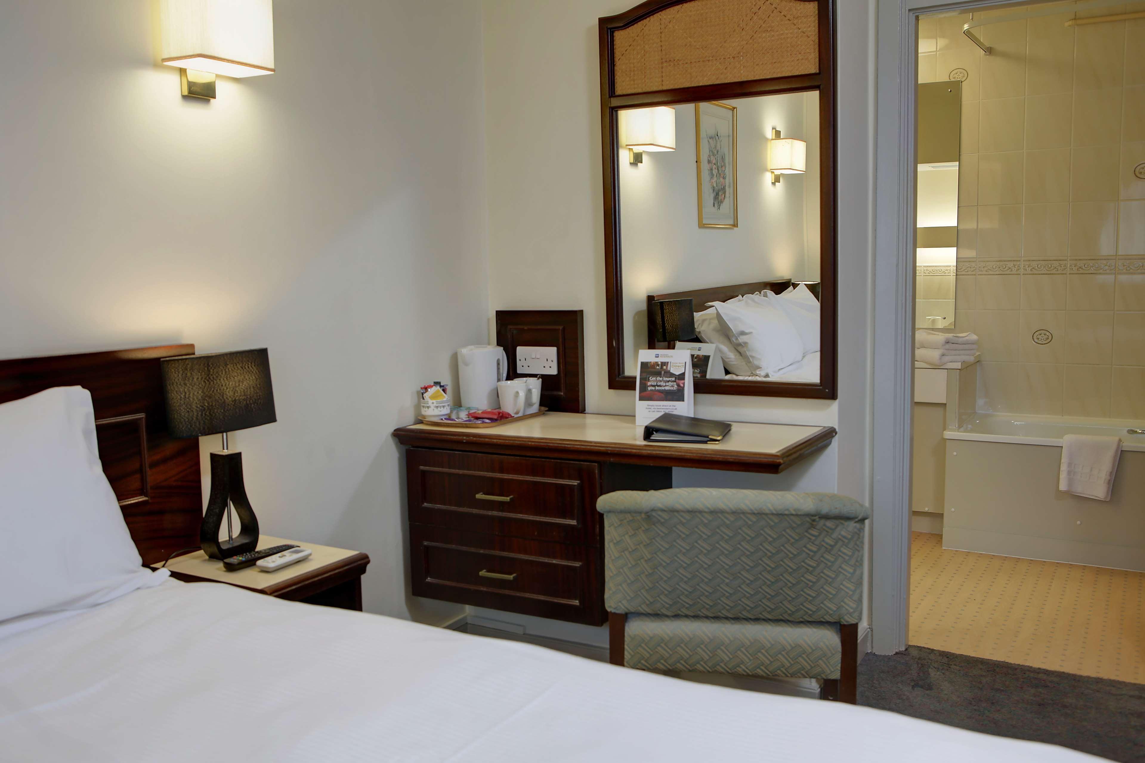 Best Western Heath Court Hotel نيوماركت المظهر الخارجي الصورة