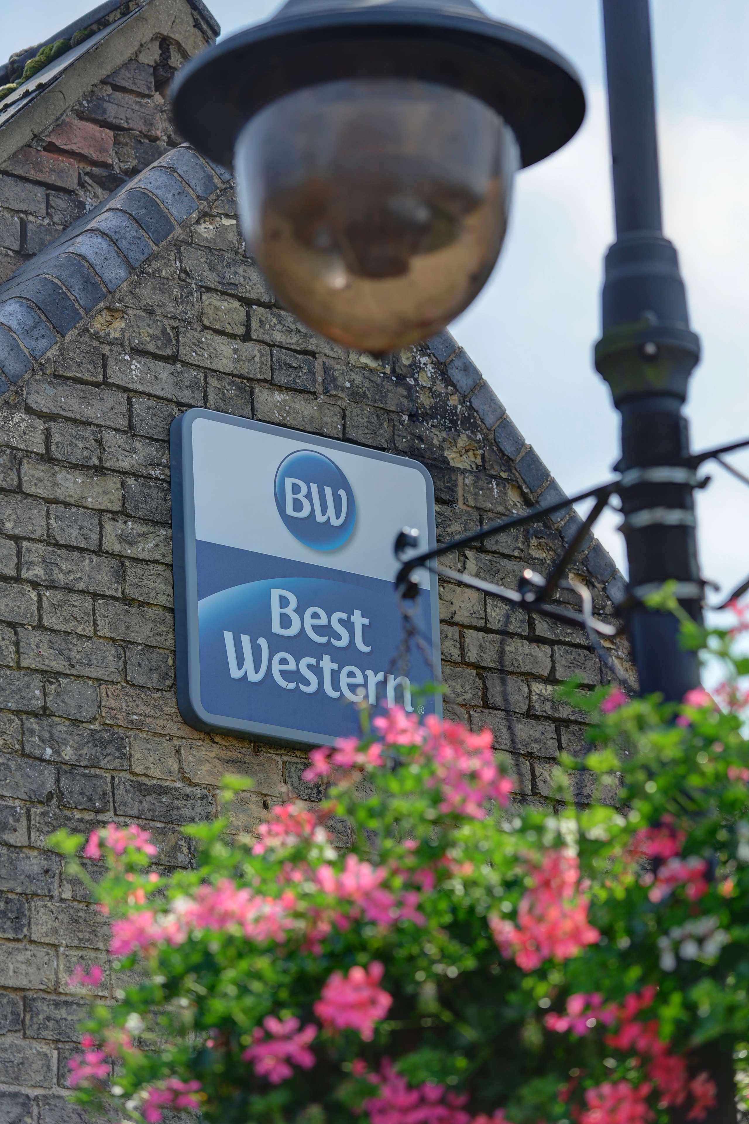 Best Western Heath Court Hotel نيوماركت المظهر الخارجي الصورة