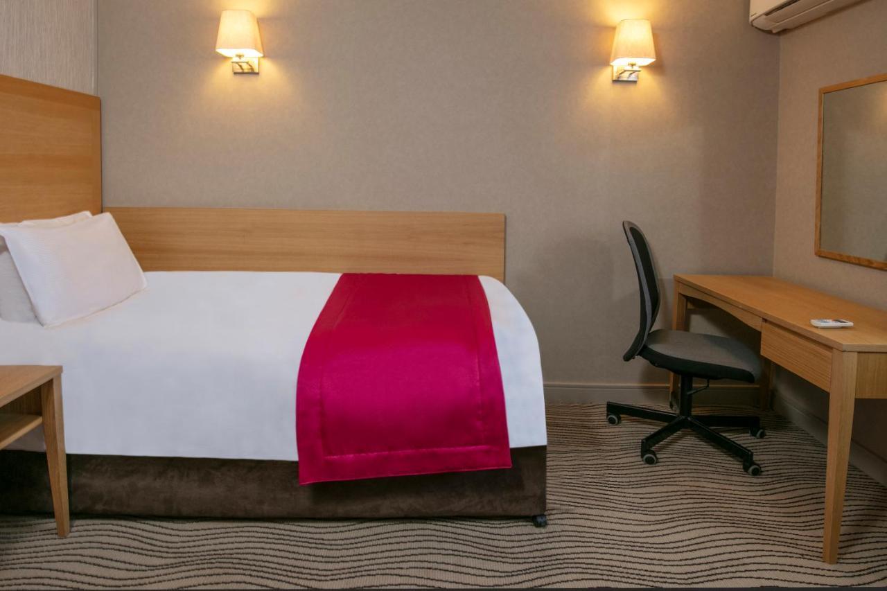 Best Western Heath Court Hotel نيوماركت المظهر الخارجي الصورة