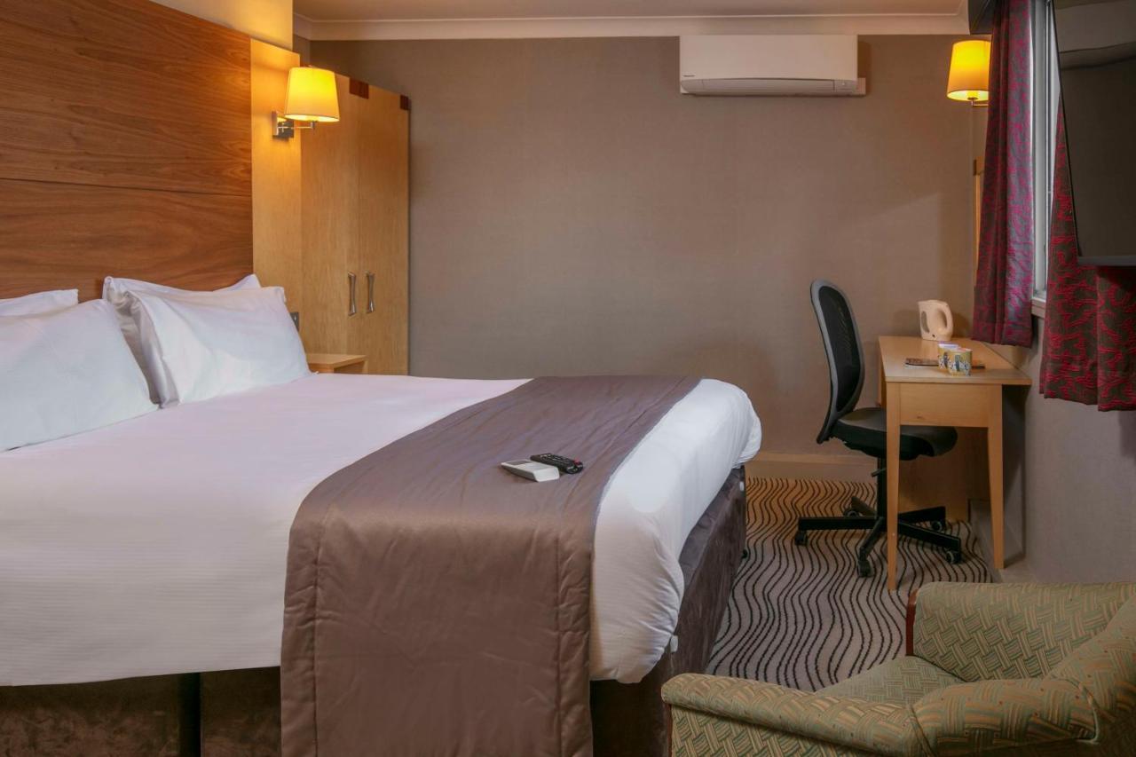 Best Western Heath Court Hotel نيوماركت المظهر الخارجي الصورة