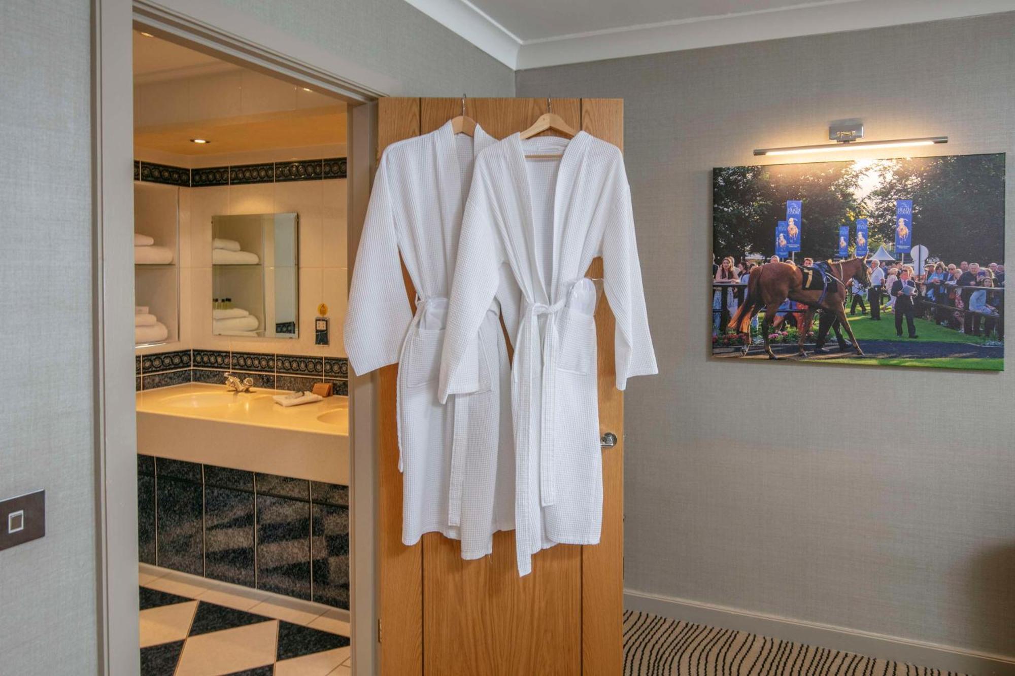Best Western Heath Court Hotel نيوماركت المظهر الخارجي الصورة