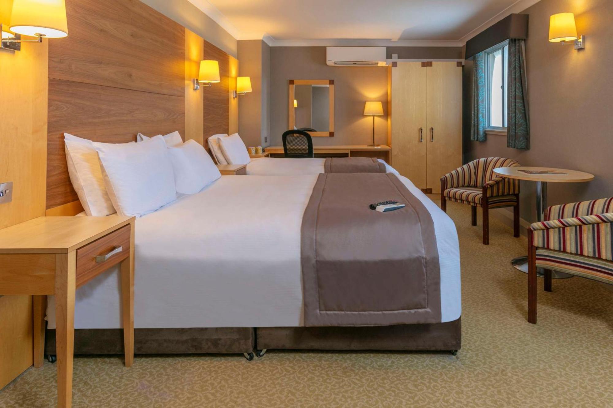 Best Western Heath Court Hotel نيوماركت المظهر الخارجي الصورة