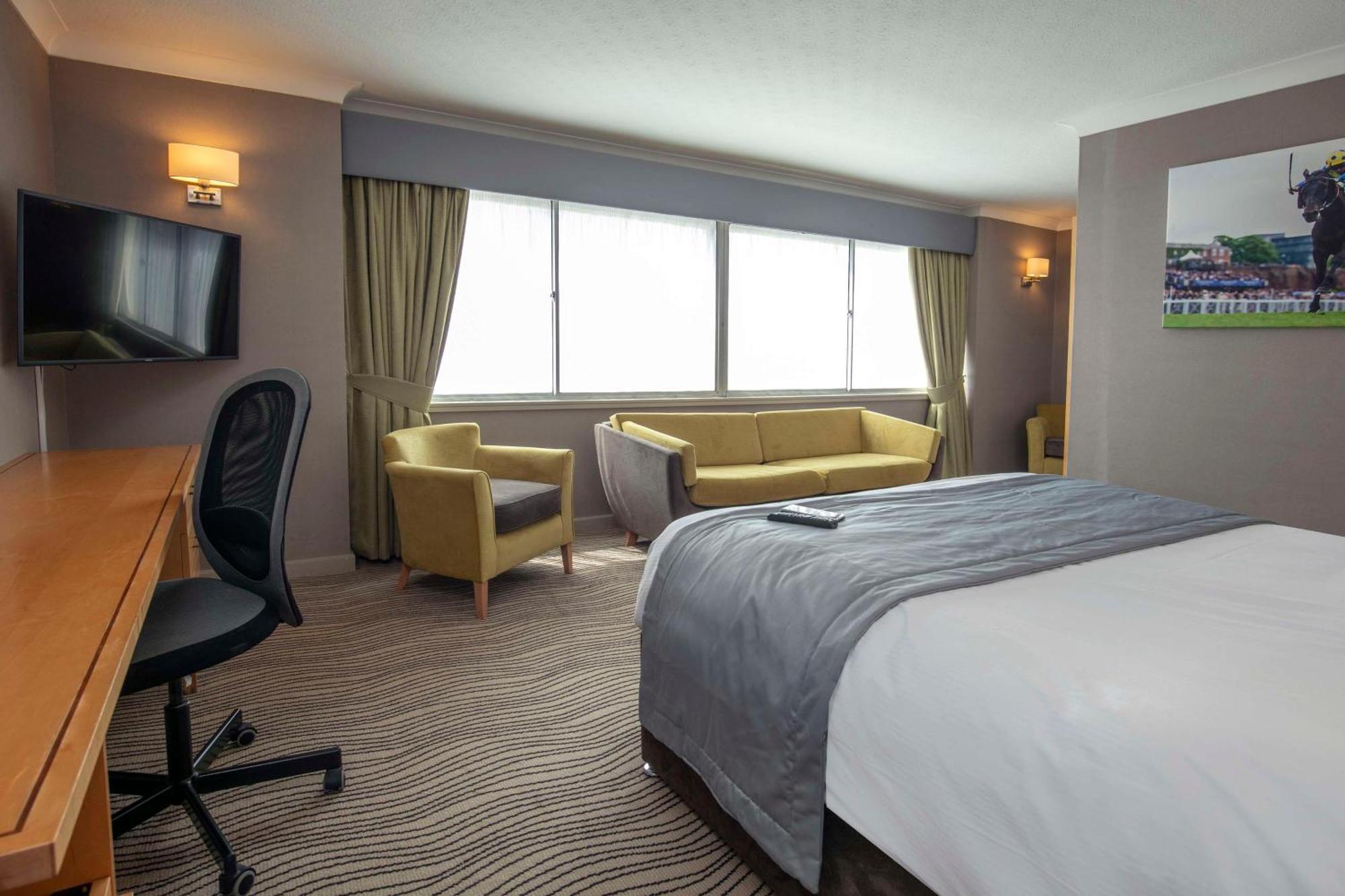 Best Western Heath Court Hotel نيوماركت المظهر الخارجي الصورة