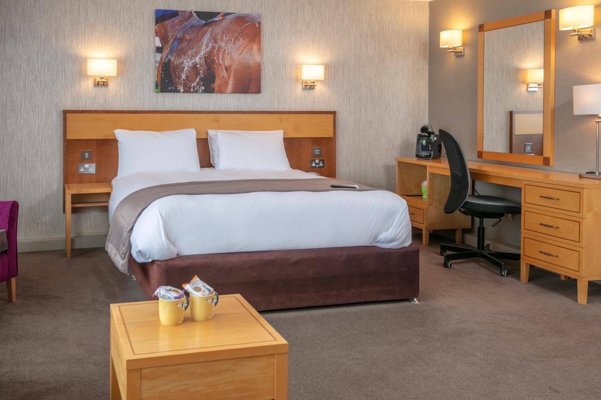 Best Western Heath Court Hotel نيوماركت المظهر الخارجي الصورة
