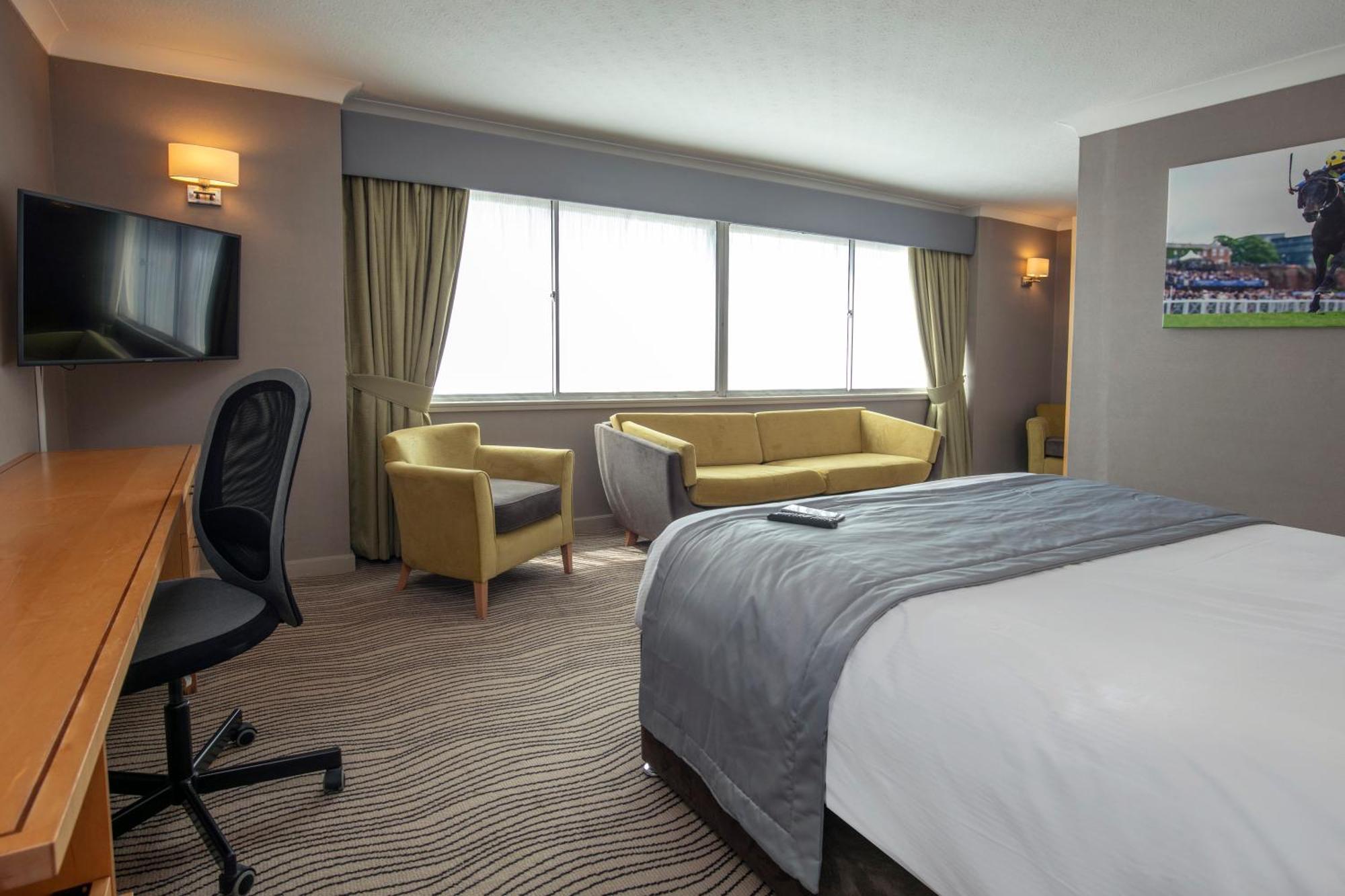 Best Western Heath Court Hotel نيوماركت المظهر الخارجي الصورة
