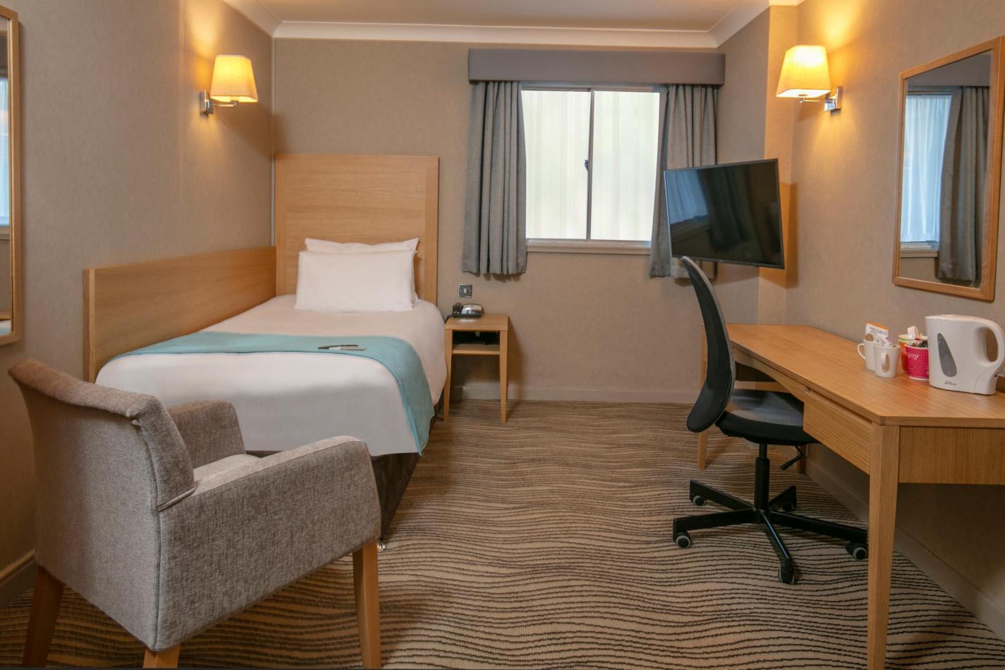 Best Western Heath Court Hotel نيوماركت المظهر الخارجي الصورة